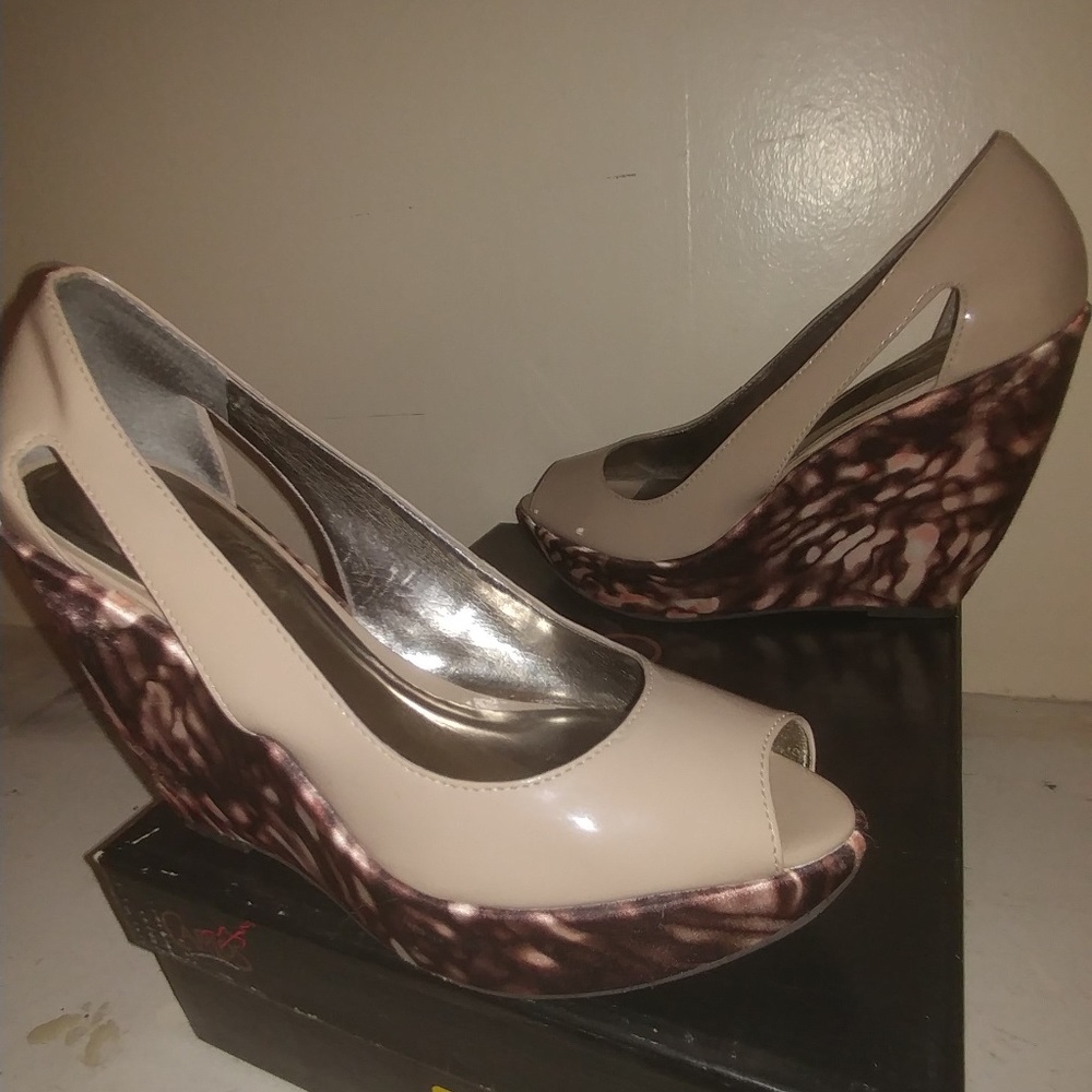 Carlos Santana Attraction 8.5 Wedge heel bootie